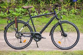 The aluminium frame makes the bike lighter, and the suspension fork makes it very comfortable to ride. Review B Twin Hoprider 900 Road Cc