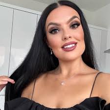 Abbey Leigh Roberts (@abbeyroberts1) • Threads, Say more