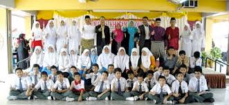 Tetapi catatan para ulama kita terkait persyaratan untuk thalabul 'ilm, para ulama mensyaratkan (i) orang ini cerdas dan (ii) memang tafaruk (fokus dalam mempelajari suatu ilmu, pent) dia untuk mempelajari syariat ilmu islam tadi. Pelajar Terima Zakat Dari Pwmk Detik Perubahan