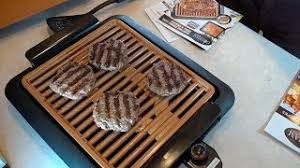 It has a grill on one side and griddle on the other. Electric Smokeless Grill And Griddle Pan For Indoor Bbq In Yu008 Prycli Com
