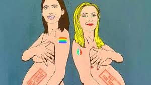 Giorgia Meloni ed Elly Schlein, nude e incinte: a Milano la nuova opera di  Palombo
