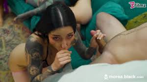 Orgie folle avec des chaudasses tatouées - Morea Black, Anuskatzz Miss Flora