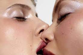 Vittoria strada is on facebook. Vitoria Strada Sofre Comentarios Homofobicos Em Foto Beijando Marcella Rica 08 06 2021 Celebridades F5