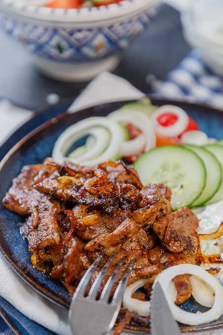 Griechisches Gyros Rezept – einfach & knusprig aus der Pfanne