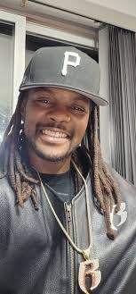 Larry Bays's Instagram, Twitter & Facebook