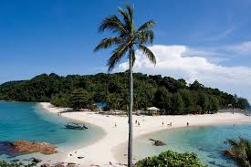 Pulau redang yang terletak di perairan laut china selatan merupakan salah satu daripada sembilan buah pulau yang membentuk taman laut kepulauan redang, di negeri terengganu, malaysia, serta tapak pemuliharaan penyu yang penting. Pulau Redang Malaysia Yang Keindahannya Membuat Kamu Tercengang