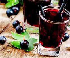 Schwarzer Johannisbeerlikor Schwarze Johanna Rezept Rezept Johannisbeerschnaps Schwarze Johannisbeeren Likor Johannisbeeren