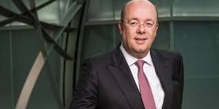 Deutsche bank investor relations 38% 28% 20% 13% emea germany asia pacific americas 43% 30% 18% 9% asset management investment bank private bank corporate bank regional revenue split(1) business revenue split(2) a strong german bank with a broad global network Cio Der Deutschen Bank Wealth Management Rat Zur Portfolio Absicherung Citywire