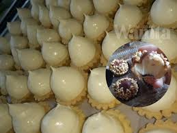 Selain tart nenas biasa, azlina ina juga turut menjual tart nenas cheese iaitu resepi terbaru beliau.semakin bertambah nampaknya peminat sumber resepi : Resipi Cheese Tart Magnum Buncit Puas Hati Makan Penuh Keju Selambak Mingguan Wanita