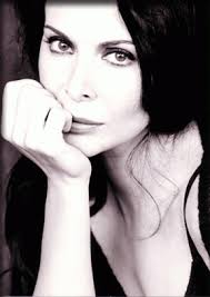 Io me ne vado, teresa e la guerra, la foto in carcere. Mariangela D Abbraccio Minimiteatri Compagnia Teatrale