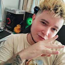 Abus0 disfrazado de Dark Romance: investigan a la autora de 'Daddy's Little  Toy' por el perturbador contenido de su libro relacionado con inf*ncias 😨  Esto ya no es Dark Romance, esto es