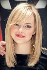 This yoke with long and full bangs is a hairstyle hairstyles with full bangs and long hair are not lacking, offers them in mahogany red biguine paris for the winter collection. Bangs 2019 Photos And Trends Side Bangs Hairstyles Medium Hair Styles Medium Length Hair Styles