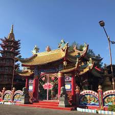 /ˌʌvəloʊkɪˈteɪʃvərə/), also called or padmapani, is the bodhisattva who embodies the compassion of all buddhas. Photos At Vihara Avalokitesvara Kwan Im Kiong
