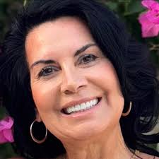 Sam Harris speaks with Robert Sapolsky about the widespread belief in free  will. They discuss the limits of intuition, the views of Dan Dennett,  complexity and emergence, downward causation, abstraction, epigenetics,  predictability,