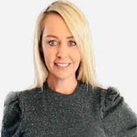 Lisa Strachan's Instagram, Twitter & Facebook