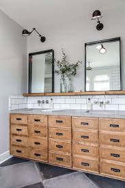 A Bathroom Decorated With Small And Elegant White Subway Tile Backsplash It Is Cool Ideas To Save Your Walls From Water Splashes Di 2020 Industri
