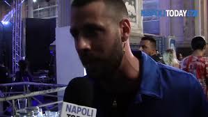 Ascolta a casa mia su: Livio Cori Tour Europeo E Nuovo Album Cosi Prosegue Il Mio Sogno