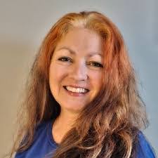 Suzanne Adams's Instagram, Twitter & Facebook