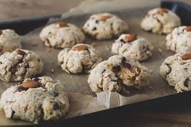 Biscuits Aux Amandes Et Chocolat Noir Recipe Food Desserts Biscuit Cookies