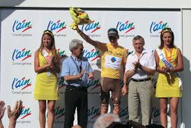 Pause news, sport & tech. Fichier Podium Tour De L Ain 2013 Romain Bardet Maillot Jaune 4 Jpg Wikipedia