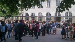 Le commentaire de texte du bac de français. Doit On Repasser Le Bac De Francais En Cas D Echec Au Bac Le Figaro Etudiant