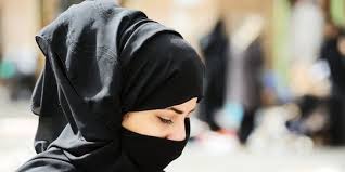 Namun keharusan mendedahkan muka dan dua tangan itu terikat dengan suasana aman dari fitnah. Ini Bagian Aurat Wanita Muslim Yang Boleh Terlihat Oleh Mahram Merdeka Com