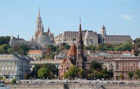 Wenn sie den spektakulären burgpalast in budapest zum ersten mal sehen, werden sie verstehen, warum so viele menschen die stadt als das „paris des ostens bezeichnen. Sehenswurdigkeiten Budapest Eine Hauptstadt Und Vieles Mehr
