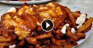 Recette Poutine Vous Avez Deja Entendu Parle De La Poutine Une Portion De Frites Une Portion De Sauce Brune Et Du Fr Poutine Recette Poutine Alimentation