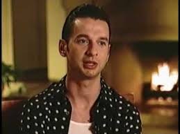 Pendant l'enregistrement, il lui arrive de refuser tout contact avec les autres membres du groupe et de rester plusieurs jours de suite enfermé dans sa chambre, à se droguer, peindre, jouer de la. Dave Gahan Interview 1997 Youtube