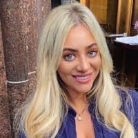 Veronica Harding's Instagram, Twitter & Facebook