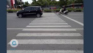 Semua pemburu melepas anjing nya. Zebra Cross Jarang Digunakan Pejalan Kaki Doyan Dilanggar Pengendera Gosulsel