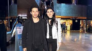 Bu kadar acele evlenmelerine karşılık hayranlarından 'i̇dil fırat hamile mi?' sorusu geldi. Idil Firat Hamile Mi Magazin Haberleri