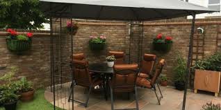 Beberapa juga menambahkan gazebo di halaman belakang rumah. 5 Tips Menata Taman Belakang Rumah Popmama Com