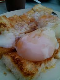 Kocok lepas telur, kemudian balur potongan nugget dengan telur dan gulingkan ke tepung roti hingga permukaannya tertutup sempurna. Roti Canai Dan Roti Goyang Transfer Road Mengliurkan Saji My