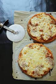 5 Ingredient Easy Pita Pizza Recipe Recipes Pita Bread Pizza Pita Pizzas