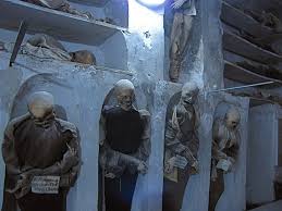 Dezember 1920) war ein italienisches kind, dessen mumie sich im gruftgewölbe des kapuzinerkonvents in palermo befindet. Von Hier Aus Konnen Sie Die Scharlachroten Segel Beobachten Scharlachrote Segel Mit Goldener Tonung Wer Und Wie Verdient Geld Beim Hauptabschluss Des Landes