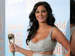 ملكة الاحساس» ..كيف احتفلت التطبيقات الغنائية بعيد ميلاد إليسا؟