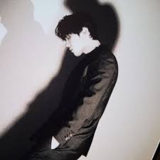 1993년 mbc 주말드라마 《아들과 딸》로 데뷔한 그는 1994년 《헐리우드 키드의 생애》 및 sbs 드라마 《모래시계》에서 최민수의 젊은 시절 대역으로 출연하였다. ê¹€ì •í˜„ Zip 405 Zip Twitter