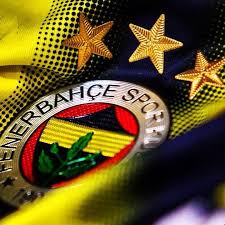 Karşılaşma sonrasındaki kupa törenine kırmızı kostümlü karakter damga vurdu. Seytan Imana Gelene Kadar Fenerbahce Publicaciones Facebook