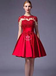 Acquista gli abiti da cerimonia corti perfetti online per il tuo evento speciale oggi! Abito Da Cerimonia Corto Elegante Con Trasparenze E Applicazioni Di Pizzo Sul Corpetto