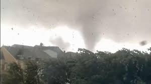 Economisez avec notre option de livraison gratuite. Impacts De Foudre Toitures Envolees L Orage A Cause Des Degats En France