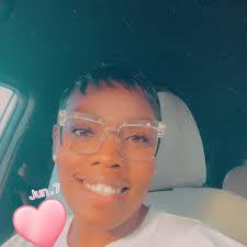 Stop what u doing PLEASE, help me wish my Beautiful, Smart, my Best friend,  my lil sister Kesha Davis a Happy Birthday‼️🎉🎊 Enjoy your day Love u  girly❤️