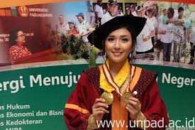 Check spelling or type a new query. Ingin Jadi Dokter Yang Baik Vanessa Natasha Harjito Raih Wisudawan Terbaik Program Sarjana Universitas Padjadjaran