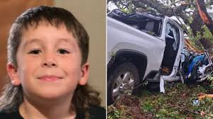 Bitte sterbt nicht!": Mutiger 9-jähriger rettet schwer verletzte Eltern aus  Tornado-Trümmern