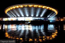 Spodek (meaning saucer in polish) is a multipurpose arena complex in katowice, poland, opened in 1971. Spodek Uratowany Bryla Polska Architektura