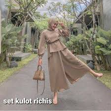Nuansa tradisional yang kental dan melekat pada pemakainya membuat para wanita terlihat begitu. Harga Baju Kondangan Terbaik Agustus 2021 Shopee Indonesia