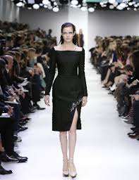 Gli abiti da sera per capodanno 2019 sono la base di un look vincente e dior presenta la sua prima collezione di haute couture. Abiti Da Sera Dior 85f568