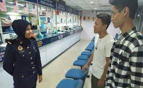 Saya ingin membincangkan integriti para penjawat awam di jabatan pengangkutan jalan (jpj). Fasih Cakap Mandarin Akak Jpj Ini Ke Putrajaya Mynewshub