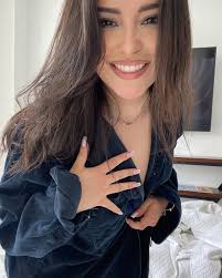 Daniela Flores's Instagram, Twitter & Facebook