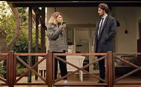 Bölüm sahnelerinden biri han'dan i̇nci'ye terasta evlilik teklifi sahnesi idi. Masumlar Apartmani 8 Bolum Kiyafetleri Dizi Kiyafetleri Ve Modasi